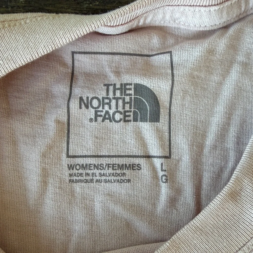 The North Face Women’s Short-Sleeve Logo Tee - Picture 2 of 9